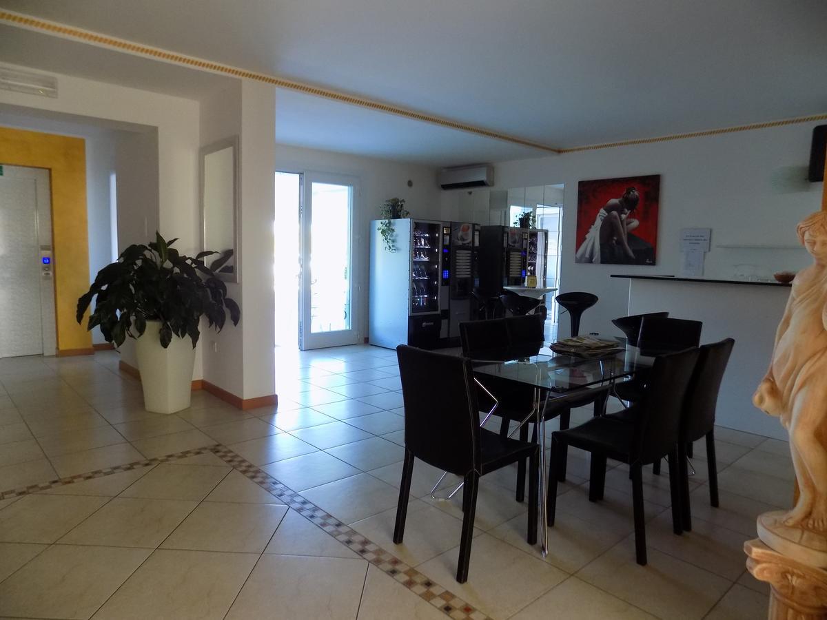 Hotel Residence Sole Fontanafredda Εξωτερικό φωτογραφία